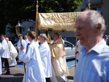 GDANSK, POLAND - 08 Haziran 2023: Orta Avrupa 'da Corpus Christi Katolik bayramı. Gdansk, Polonya.