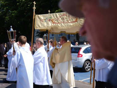 GDANSK, POLAND - 08 Haziran 2023: Orta Avrupa 'da Corpus Christi Katolik bayramı. Gdansk, Polonya.