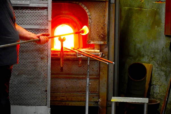 Master Glassblower His Workshop Makes Blank Future Exslusive Glass Product — Stock Photo, Image