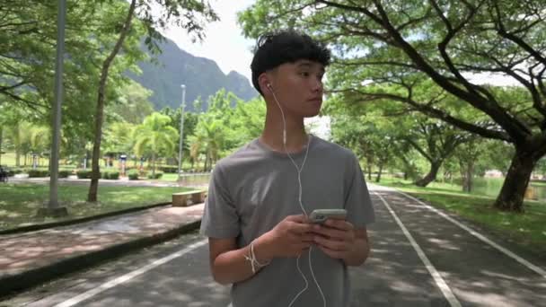 Asian Handsome Teen Student Sportswear Listening Music Mobile Phone Earphone — Stock videók