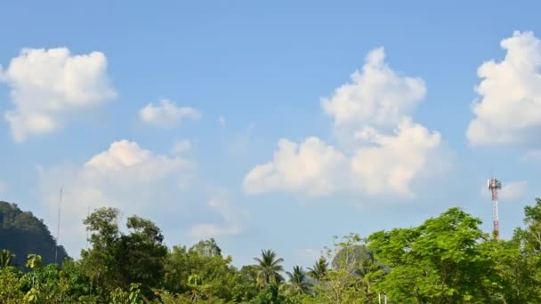 Time Lapse Video Krajobrazu Wiejskiego Szybkim Ruchem Chmur Niebieskim Niebie — Wideo stockowe