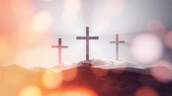 クリスチャンは日の出に屋外の丘の上を横切ります 十字架刑を招け 3Dイラスト 劇的な光 — ストック写真
