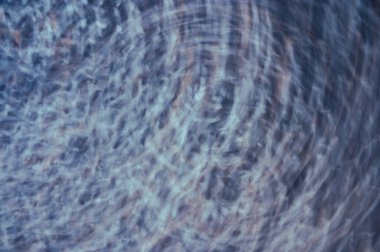 Soyut Tek Renkli Işık, Siyah ve Beyaz Girdap Kalıplı Dokuları İzliyor