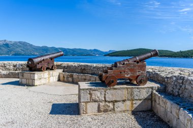 Hırvatistan 'ın Korcula kentindeki Adriyatik Denizi' ne Bakan Tarihi Toplar