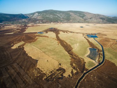 Dalmaçya 'daki Köy Vid yakınlarında Mevsimsel Bitkilerin Yanmasının Çevresel Etkisi, Doğa ve Ekosistem Üzerindeki İnsan Etkisini Vurguluyor