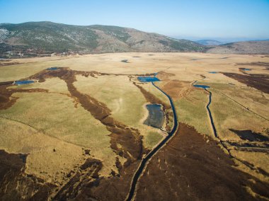 Dalmaçya 'daki Köy Vid yakınlarında Mevsimsel Bitkilerin Yanmasının Çevresel Etkisi, Doğa ve Ekosistem Üzerindeki İnsan Etkisini Vurguluyor