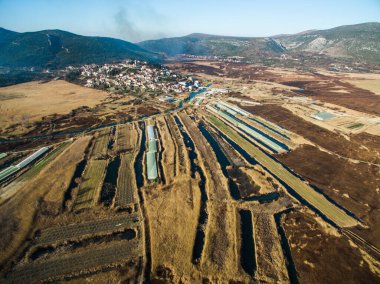 Dalmaçya 'daki Köy Vid yakınlarında Mevsimsel Bitkilerin Yanmasının Çevresel Etkisi, Doğa ve Ekosistem Üzerindeki İnsan Etkisini Vurguluyor