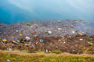 Yüzen Batı ile Nehir Kıyısı Bölgesi Çevre Kirliliği