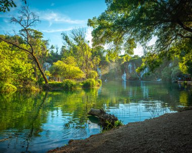Hersek 'teki Kravica Şelalesi Yazın Yeşillik Altında