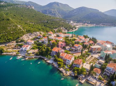 Hırvatistan 'ın Adriyatik Denizi üzerindeki Dalmaçya kentindeki Radalj, Repiç ve Klek' in Resimli Sahil Köyü