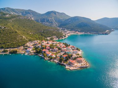 Hırvatistan 'ın Adriyatik Denizi üzerindeki Dalmaçya kentindeki Radalj, Repiç ve Klek' in Resimli Sahil Köyü