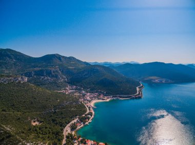 Hırvatistan 'ın Adriyatik Denizi üzerindeki Dalmaçya kentindeki Radalj, Repiç ve Klek' in Resimli Sahil Köyü
