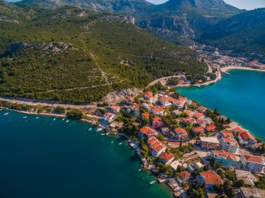 Hırvatistan 'ın Adriyatik Denizi üzerindeki Dalmaçya kentindeki Radalj, Repiç ve Klek' in Resimli Sahil Köyü