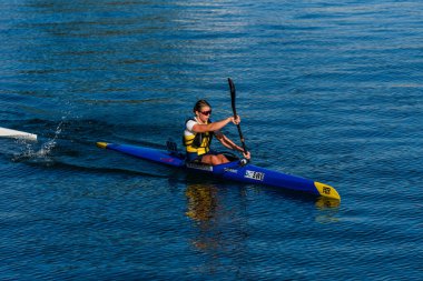 METKOVIC, CROATIA - 21 Eylül 2024: Hırvatistan 'daki Neretva Nehri' nde düzenlenen Dünya Kano Şampiyonası uluslararası sporcular ve rakip rakipler