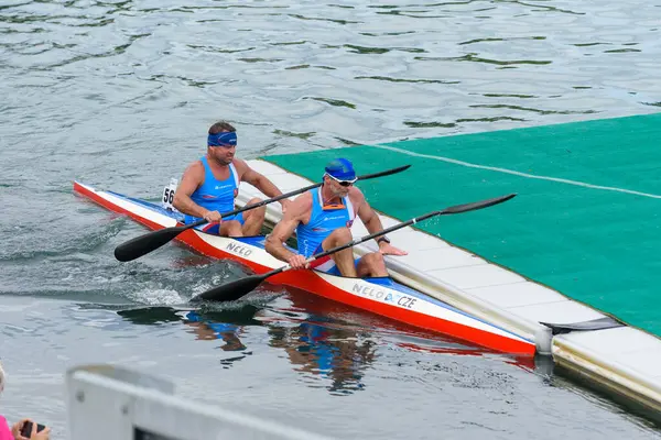 METKOVIC, CROATIA - 17 Eylül 2024: Hırvatistan 'daki Neretva Nehri' nde düzenlenen Dünya Canoe Maratonu uluslararası sporcular ve rakip rakipler sergileniyor