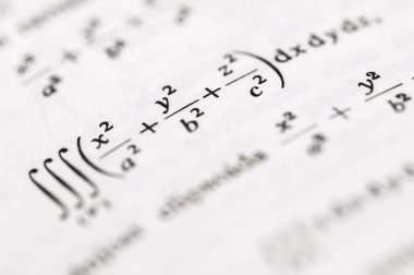 Yüksek Hassas Yazdırma Resimlerinde Gelişmiş Matematiksel Entegraller ve Formüller Kalkülüsü, Çok Değişkenli Denklemler ve Geometri Kavramları
