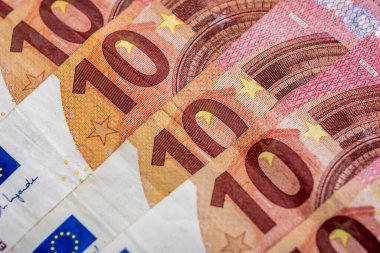 Çapraz Düzenlemede Çoklu 10 Euro Banknotun Yakın Çekimi