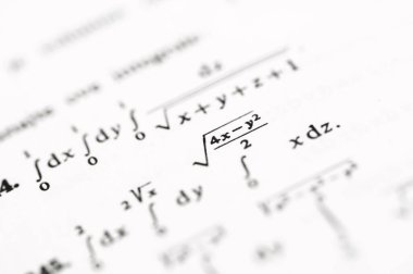 Yüksek Hassas Yazdırma Resimlerinde Gelişmiş Matematiksel Entegraller ve Formüller Kalkülüsü, Çok Değişkenli Denklemler ve Geometri Kavramları