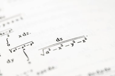 Gelişmiş Kalkülüs Kavramları ve Eğitimsel Çalışmalar Üzerine Matematiksel Formüller ve İntegraller