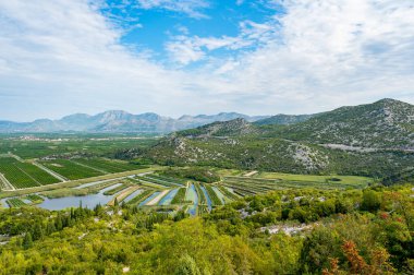 Hırvatistan 'daki Neretva Nehri' nin Çarpıcı Tarım Manzaraları ve Bereketli Arazileri - Doğal Güzellik, Tarım ve Zengin Manzaraları Vurguluyor