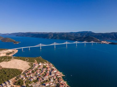 Güney Hırvatistan 'daki Peljesac Köprüsü İnşaat Manzarası. Şaşırtıcı Adriyatik manzarasının ortasında Anakara ve Yarımadayı Bağlamak