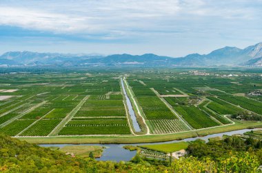 Hırvatistan 'daki Neretva Nehri' nin Çarpıcı Tarım Manzaraları ve Bereketli Arazileri - Doğal Güzellik, Tarım ve Zengin Manzaraları Vurguluyor