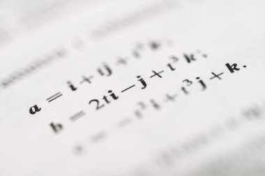 Matematiksel Formüller ve Vektör Hesaplamaları: Farklılık Kurallarının Yakınlaştırılması, Vektör Denklemleri ve Eğitimsel Kullanım için Matematiksel Diyagramlar