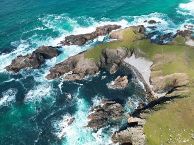Mangersta deniz yığınları, Lewis Adası açıklarında denizde doğal kaya oluşumları, Outer Hebrides, İskoçya