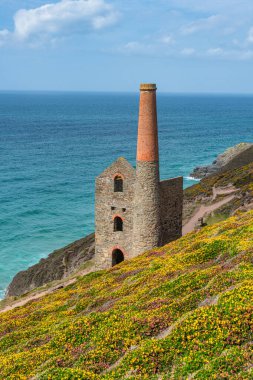 Wheal Coates 'taki tarihi Towanroath Motor Evi St. Agnes Cornwall yakınlarındaki eski bir Kalay Madeni İngiltere Avrupa