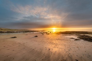 Kintyre Mull 'da Sahilde Gün Doğumu