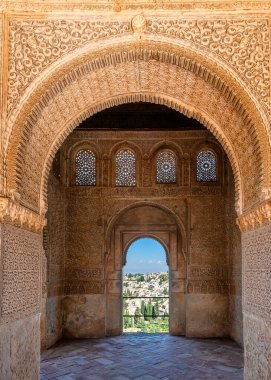 Alhambra 'nın detaylı görüntüsü, Granada, İspanya. Alhambra kalesindeki Nasrid Sarayı (Palacios Nazaraes)