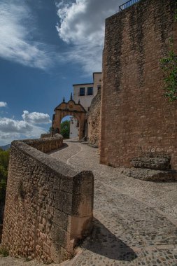 Ronda, İspanya. Eski köprü ve V. Felipe Arco