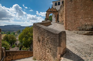 Ronda, İspanya. Eski köprü ve V. Felipe Arco