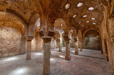 Arap hamamı içindeki sütunlar, Ronda, Malaga Eyaleti, Endülüs, İspanya, Avrupa
