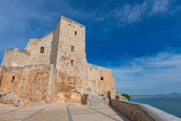 İspanya 'nın tarihi şehri Peniscola' da Peniscola Kalesi duvarları 