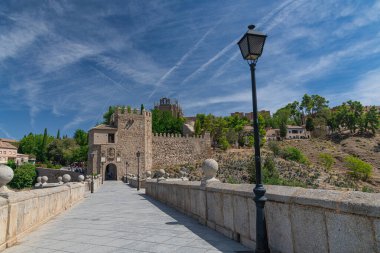 Köprü San Martin üzerinde Tajo Nehri'nin Toledo - İspanya