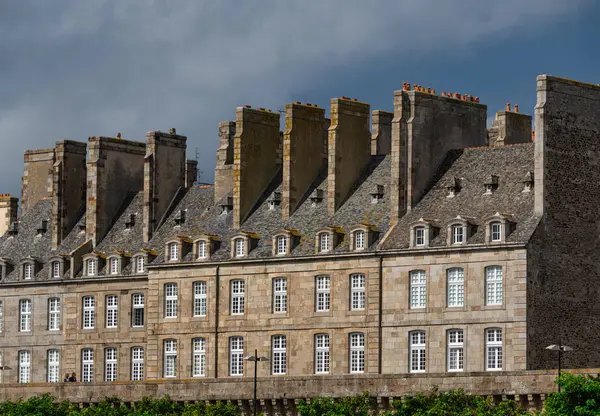 Britanya 'nın müstahkem kenti Saint-Malo' nun muhteşem manzarası Fransa 'nın Saint-Malo kenti Saint-Malo, Brittany, Fransa