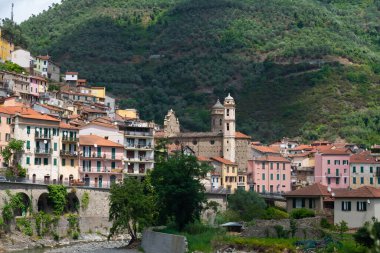 Valle Arjantin 'deki Badalucco Köyü, Liguria, İtalya