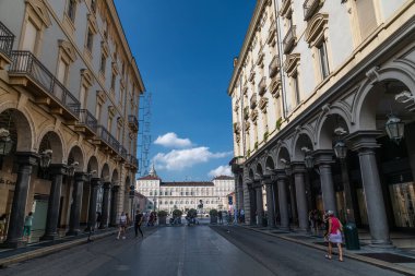 Roma yolu, Piazza Castello Meydanı 'nı Piazza Carlo Felice Meydanı' na bağlayan yaya sokağı, Tarihi Merkez, Torino, Piedmont, İtalya