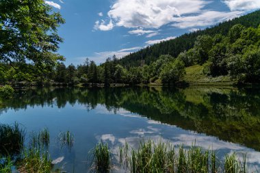 İtalya, Piedmont, Torino ili, Sestriere yakınlarındaki güzel panoramik manzara.