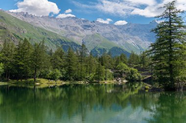 İtalya, Piedmont, Torino ili, Sestriere yakınlarındaki güzel panoramik manzara.