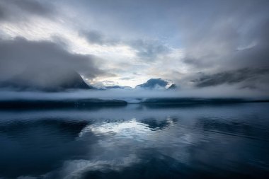 Hallstatt Gölü üzerinde Mystic View, Salzkammergut Avusturya