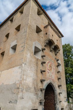 Güney Tyrol, İtalya 'daki Glurns şehir kapısı.