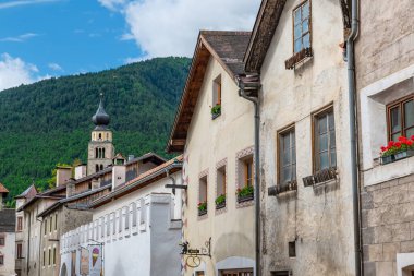 Glorenza, veya Glurns, Bolzano, Trentino Alto Adige, İtalya: Venosta Vadisi 'ndeki tarihi şehir