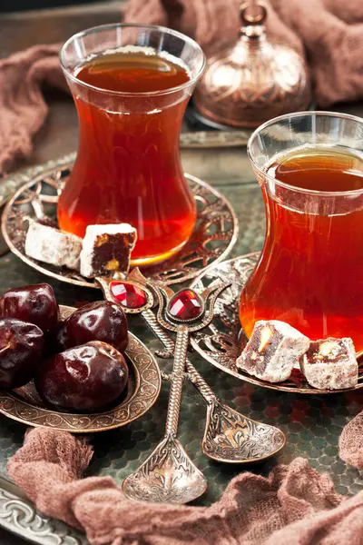 Turkisk Glas Kopp Med Rahat Lokum Traditionell Koppar Serveringsset Selektivt — Stockfoto