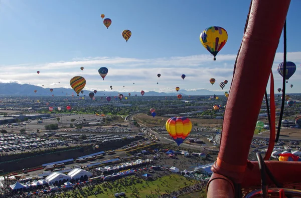 Albuquerque New Mexico Usa October 2011 从空中看到的许多气球参加了第40届阿尔布克尔克国际气球节 图库照片
