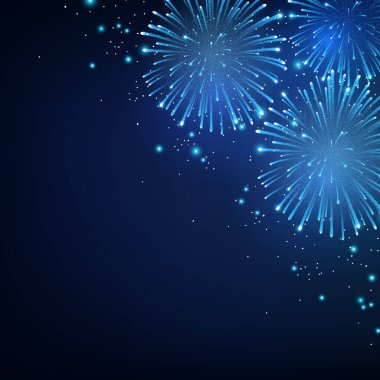 Parlak mavi havai fişekler gece gökyüzünü aydınlatıyor. Parlak patikalar ve parıldayan patlamalarla.