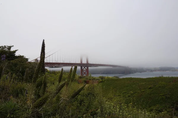 Trochę Mgły Niewielką Widocznością Moście Golden Gate San Francisco — Zdjęcie stockowe