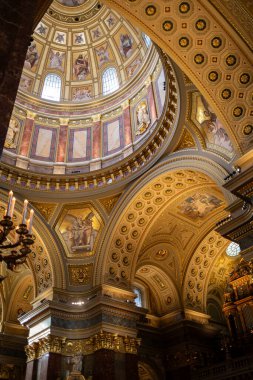 Budapeşte 'deki altın bir Katedral Kilisesi' nin güzel kubbesi.