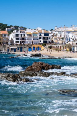 Calella de Palafrugell, Costa Brava, Akdeniz kıyısındaki bazı kayalar